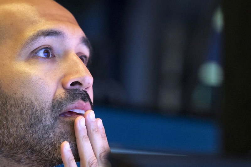 © Reuters.  El IBEX 35 abre plano y continúa sin poder superar los 9.500 puntos