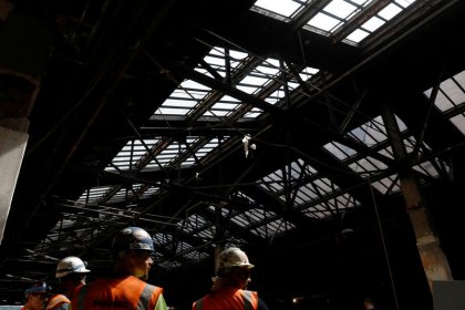 U.S. workers have low hopes for higher pay: Fed survey