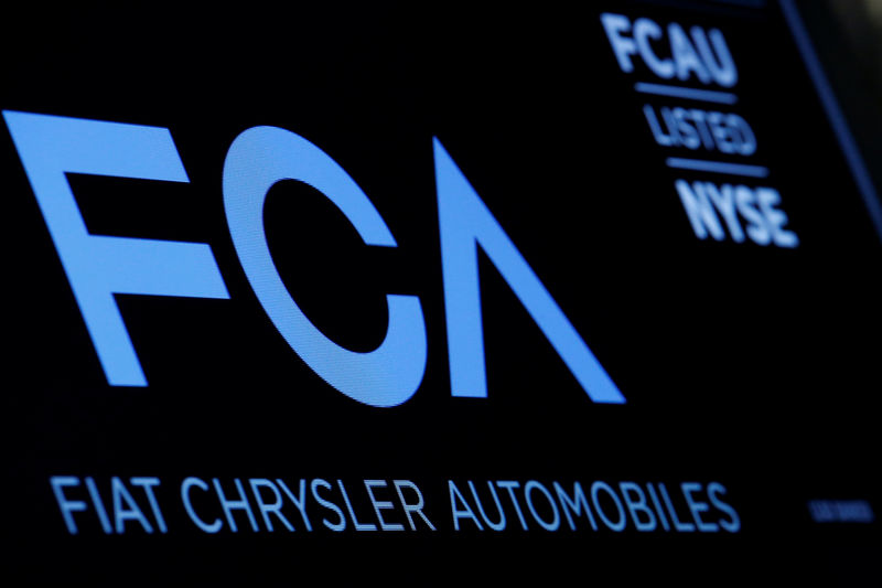 © Reuters. A screen displaуs the ticker information for Fiat Chrуsler Automobiles NV at the post where it's traded on the floorof the NYSE