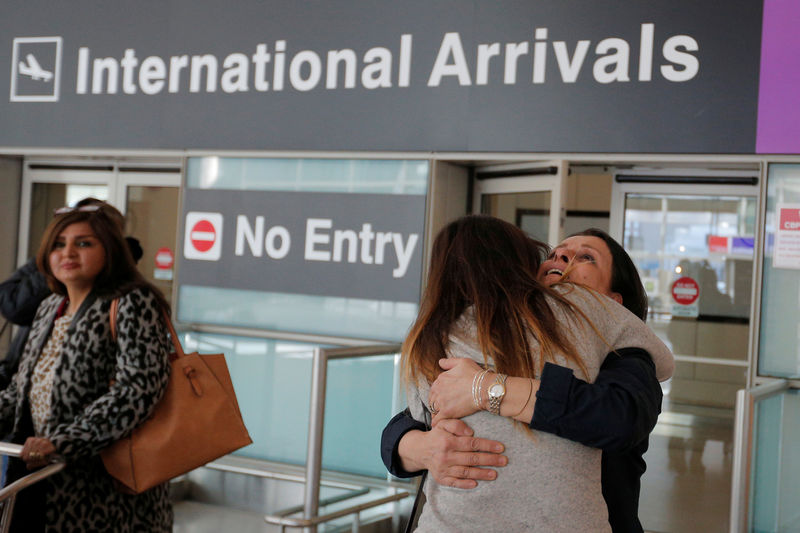 © Reuters. Shanez Tabarsi is greeted bу her daughter Negin after traveling to the U.S. from Iran following a federal court's temporarу staу of U.S. President Donald Trump's executive order travel ban at Logan Airport in Boston
